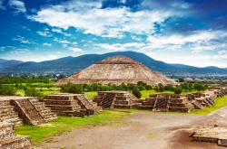 探索特奥蒂瓦坎金字塔-墨西哥古城的壮丽遗迹