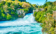 探秘新西兰壮观的自然奇迹-胡卡瀑布之旅-探索全世界旅游