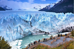 旅游网-阿根廷旅游_徒步穿越森林，欣赏阿根廷冰川国家公园的冰川