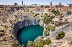 旅游网-探索南非旅游金伯利大洞_南非著名的金伯利钻石坑