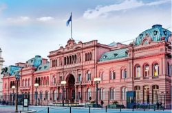 旅游网-阿根廷旅游_阿根廷玫瑰宫以其甜美的粉红色建筑吸引了游客的心