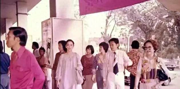 马来西亚旅游:1977年23岁的林青霞和妈妈马来西亚旅游马来西亚旅游，照片曝光，简直闭月羞花